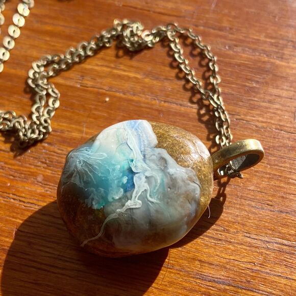 Round Rock with Ocean Water Wave Design Antique Bronze Plated 22 in Chain - Picture 3 of 6